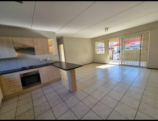 2 BEDROOM TOWNHOUSE FOR SALE IN RYNFIELD